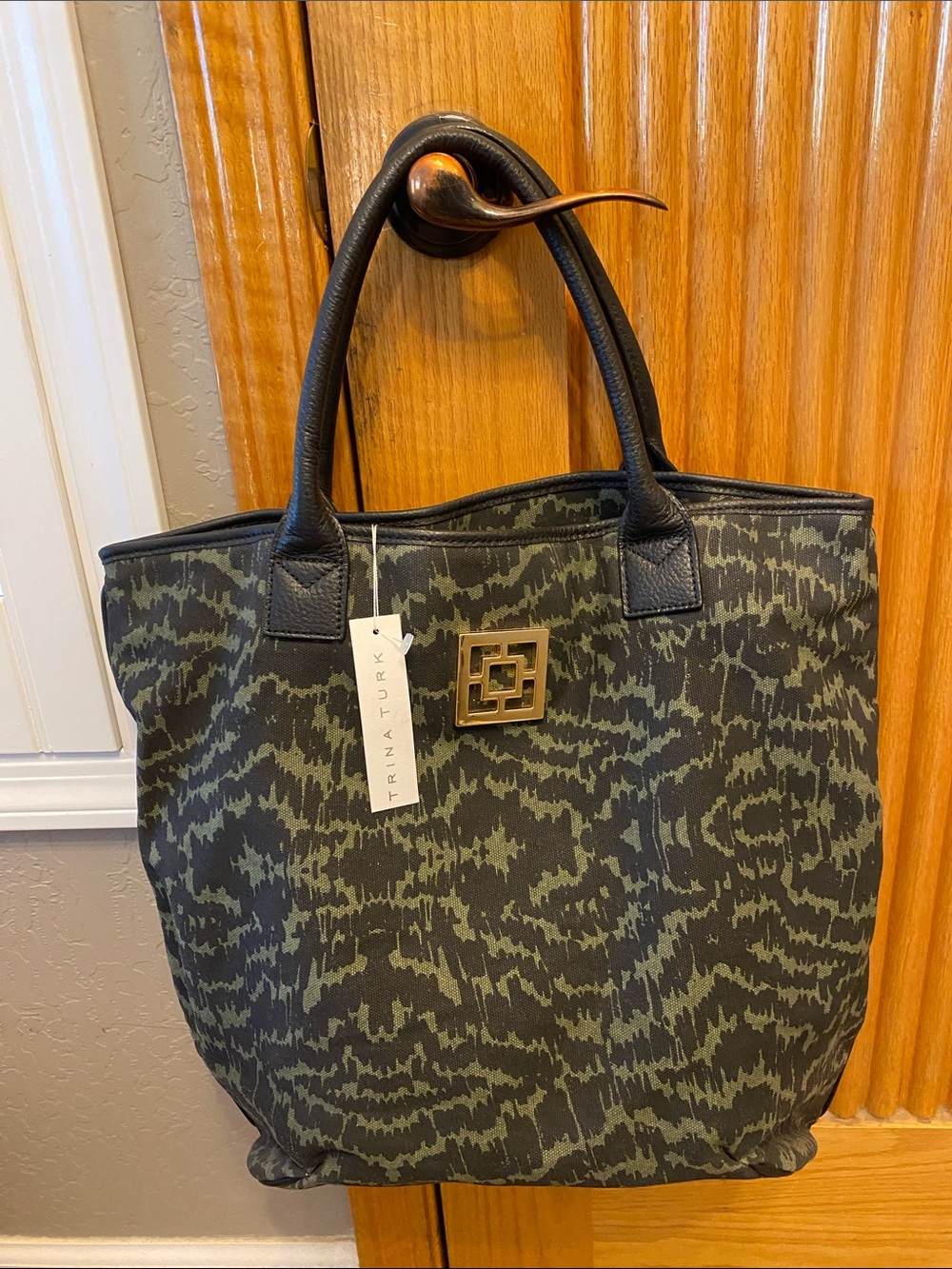 BNWT Trina Turk green and black canvas tote with Leather strap & trim 17.5 x 16